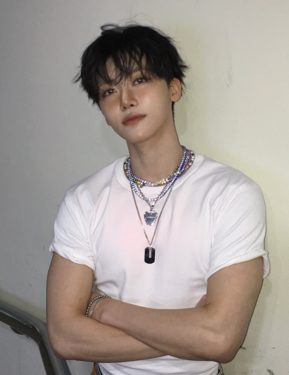 milanesa 𝜗ৎ au’s tweet media