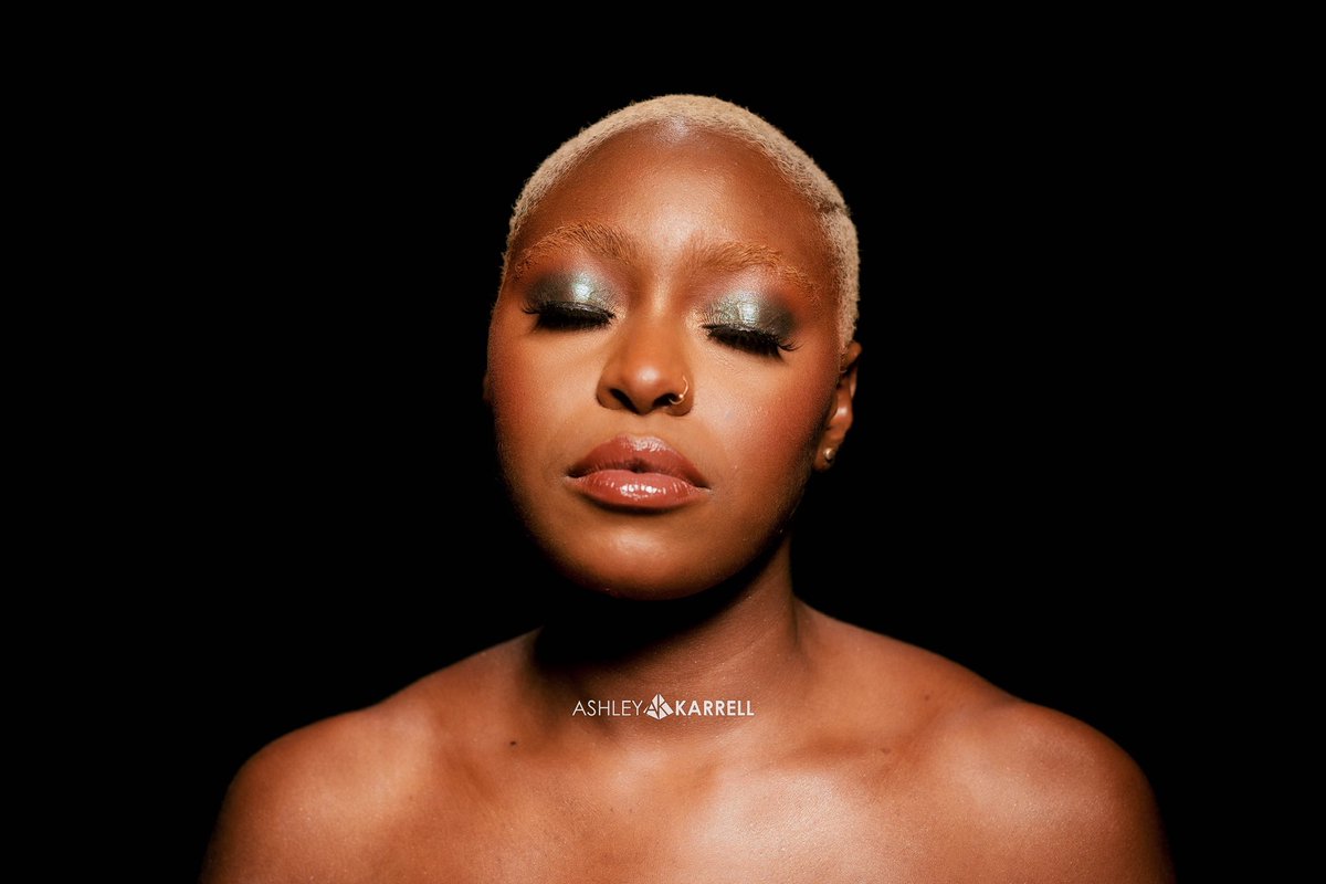 AshleyKarrell's tweet photo. #beauty #makeup shoot with @hairlifehairdesign @cleostouteartistry @rhee_worldwide @ashleykarrell @ashleykarrellphotography @panopticalltd @expressionofyouofficial 

#photography #blackbeauty #glamourous https://t.co/sw880TaG3i
