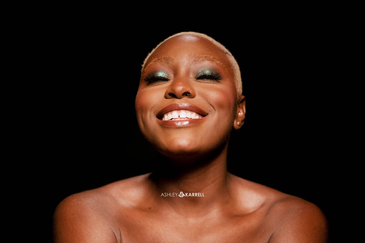 AshleyKarrell's tweet photo. #beauty #makeup shoot with @hairlifehairdesign @cleostouteartistry @rhee_worldwide @ashleykarrell @ashleykarrellphotography @panopticalltd @expressionofyouofficial 

#photography #blackbeauty #glamourous https://t.co/sw880TaG3i