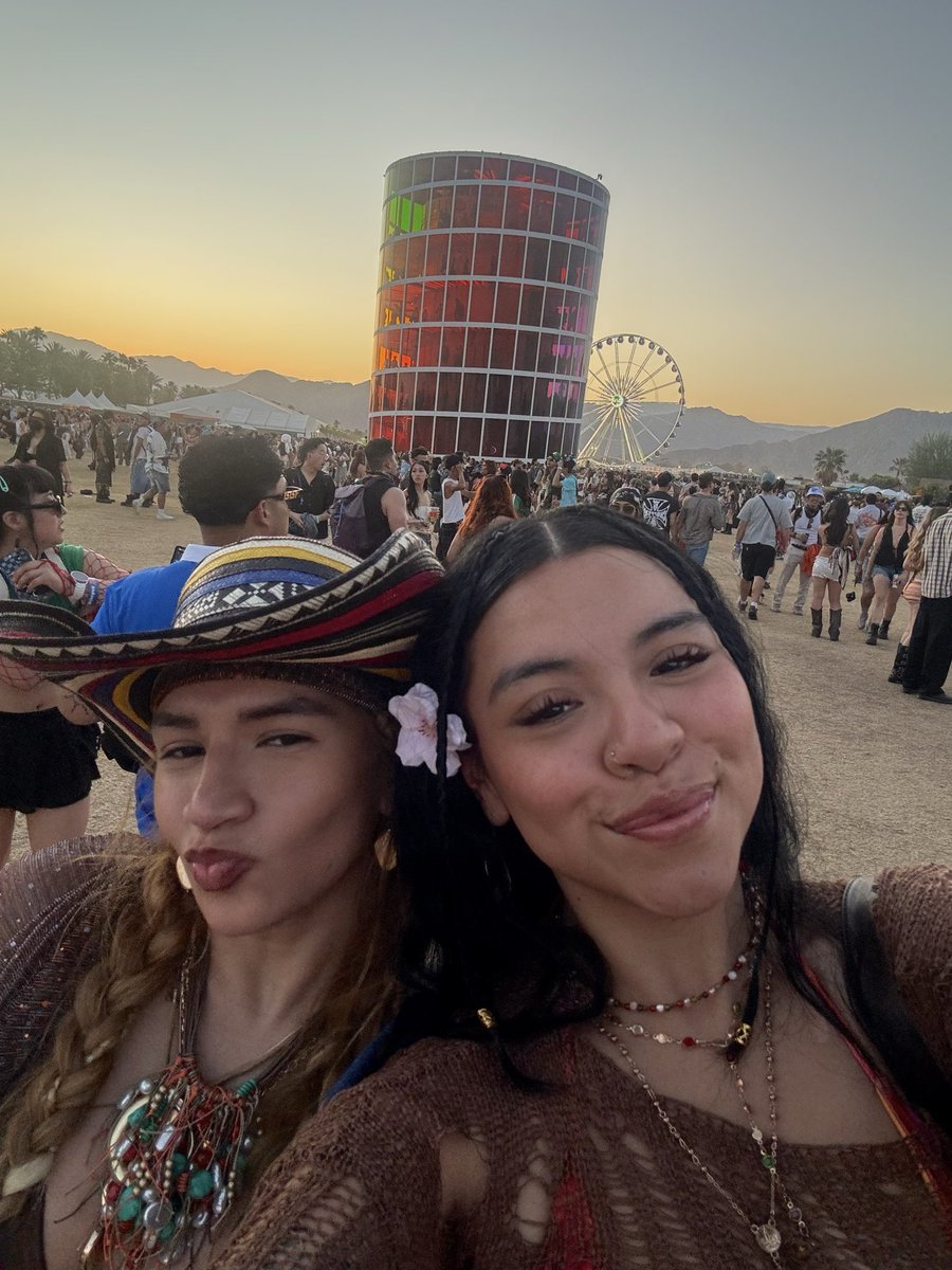 erikaaamunoz's tweet photo. #coachella https://t.co/8kgSD52ehp