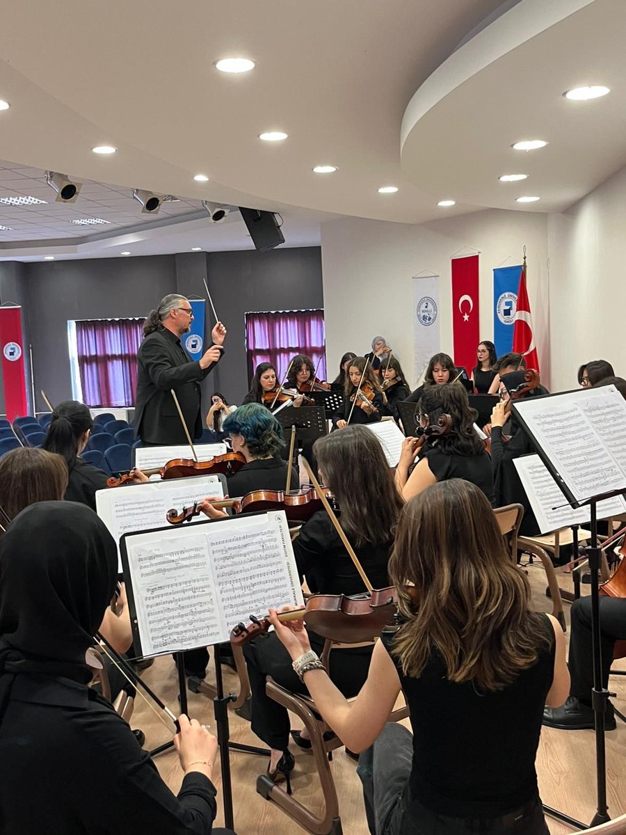 paubekilli's tweet photo. Bekilli MYO’da Bahar Konseri düzenlendi. 🎶
Gençlik Oda Orkestrası Topluluğu’nun sahne aldığı etkinlikte, katılımcılar müzik dolu keyifli bir akşam geçirdi.

#PAÜ #Bekilli #BaharKonseri #KültürSanat https://t.co/rZcHGD3pQZ