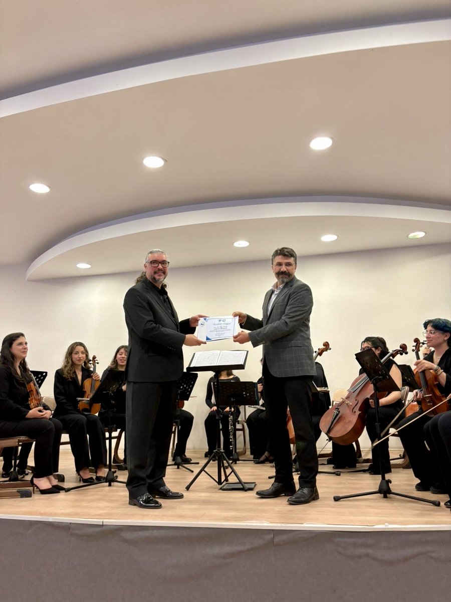 paubekilli's tweet photo. Bekilli MYO’da Bahar Konseri düzenlendi. 🎶
Gençlik Oda Orkestrası Topluluğu’nun sahne aldığı etkinlikte, katılımcılar müzik dolu keyifli bir akşam geçirdi.

#PAÜ #Bekilli #BaharKonseri #KültürSanat https://t.co/rZcHGD3pQZ