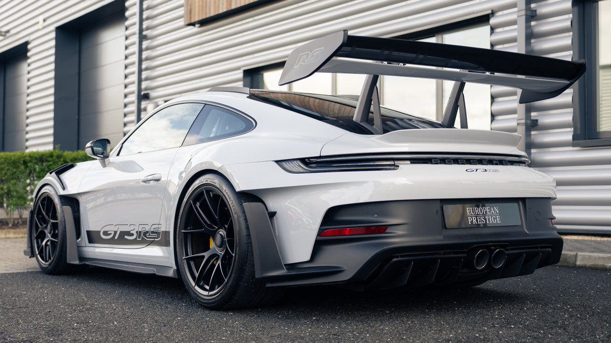EuroPrestigeUK's tweet photo. New Arrival: Porsche 911 (992.1) GT3 RS Weissach finished in Ice Grey Metallic

Specified with:
▫️ Weissach Package
▫️ Clubsport Package + fire extinguisher
▫️ Lightweight magnesium wheels
▫️ Porsche ceramic composite brakes
▫️ Bose Surround Sound

#Porsche #GT3RSWeissach https://t.co/pCFwGD1JL2