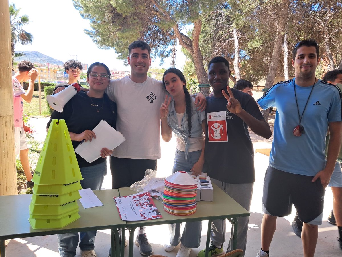 apr_ies's tweet photo. Hoy se ha celebrado en el IES Pérez-Reverte,  la tradicional Carrera Solidaria de Save The Children, ONG con la que colaboramos desde hace unos años. https://t.co/HdO7f4PAZm