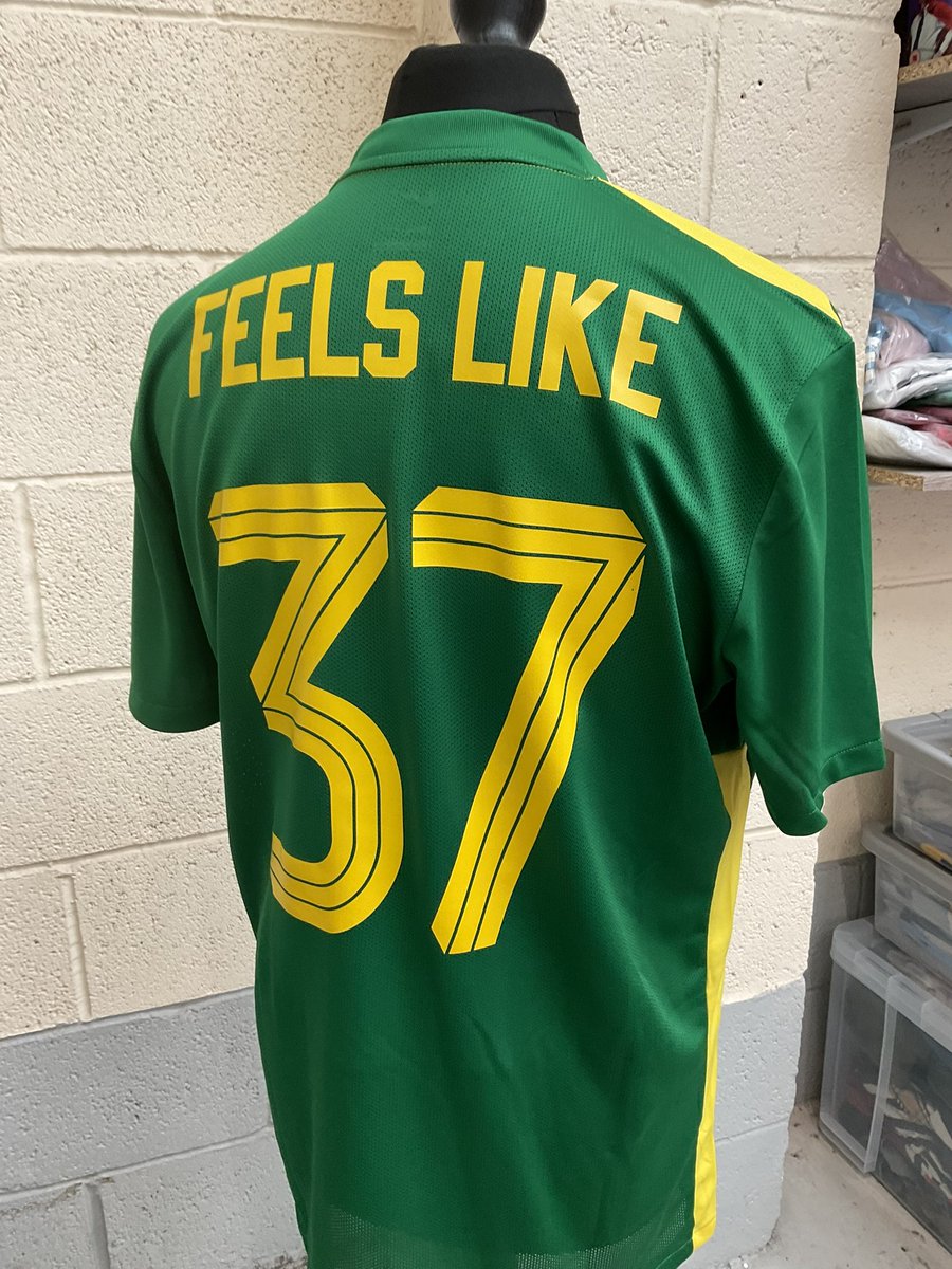 gibbo1012's tweet photo. For the DMA’s fans a new football shirt creation 🤩🤩⚽️⚽️ #dmas https://t.co/aB0YsX6Wkl