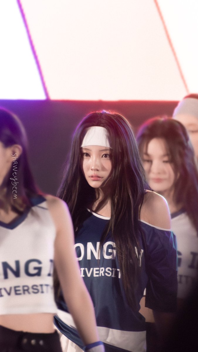 shawtybeen's tweet photo. #원희 #아일릿 https://t.co/mwFZDZL8WJ