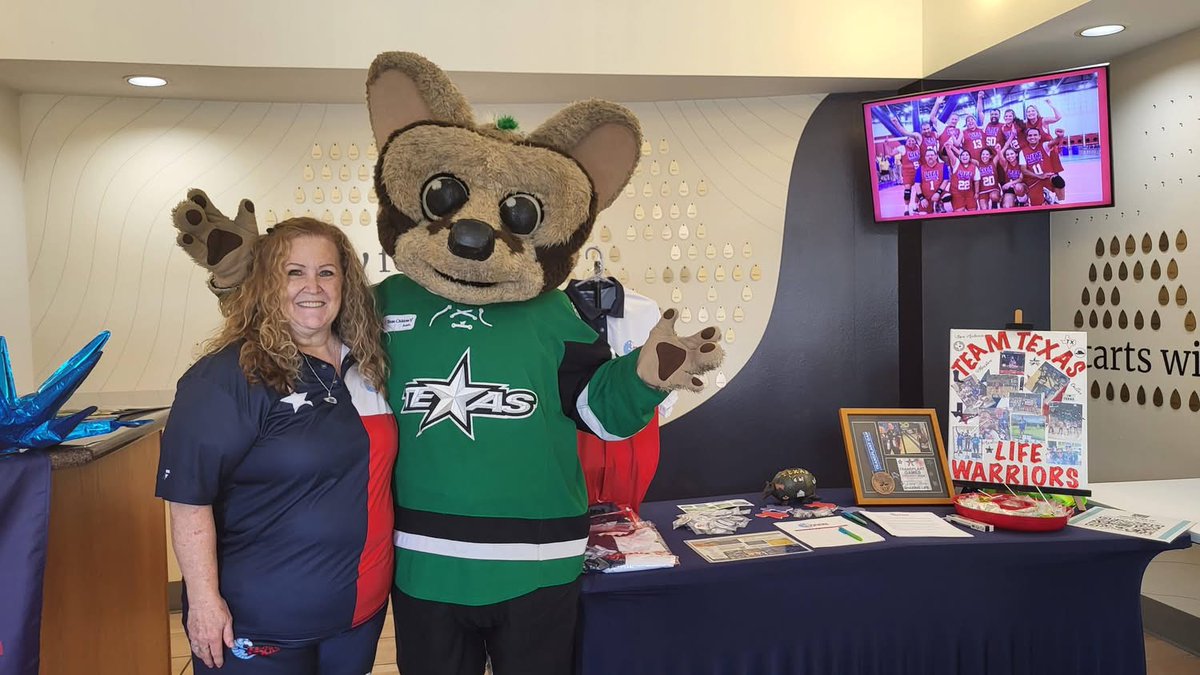 TxOrganSharing's tweet photo. The last flag-signing event for Team Texas brought out recipients, donor families, living donors. From United Tissue Resources, the official flag now makes its way to Florida, before landing in Denver, site of the 2026 Transplant Games.
#TransplantGames https://t.co/kNcNwVbLMT