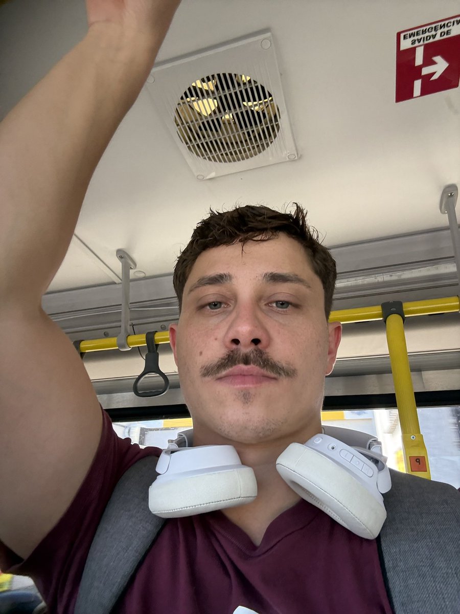 Oliver tweet media