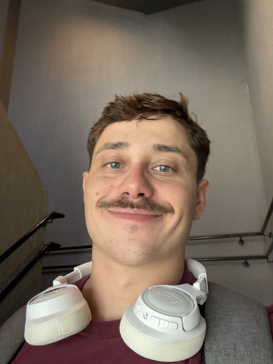 Oliver tweet media