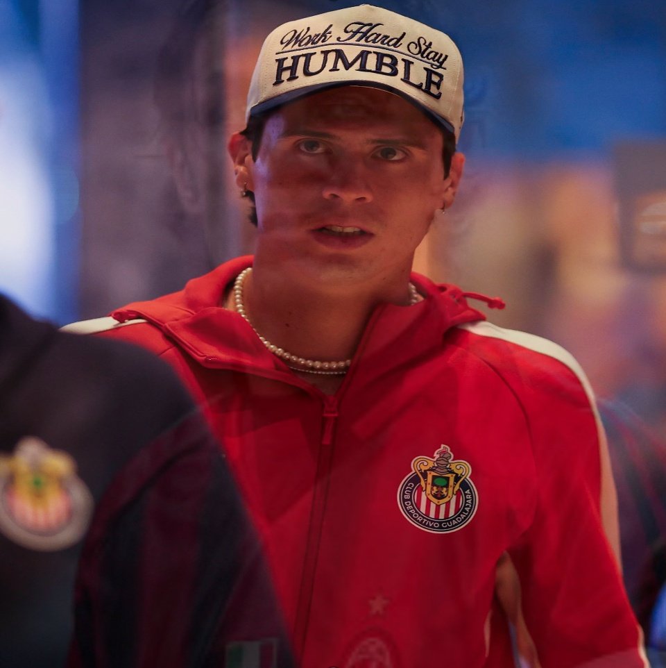 ITodolo's tweet photo. Campillo tiene calidad, que bueno que al Vasco le valió madre.
#FeIntacta
#Chivas https://t.co/lKlz4sCAV9