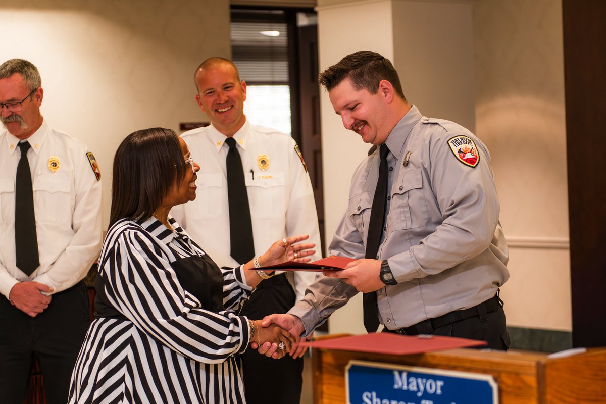 Mayor Sharon Tucker tweet media