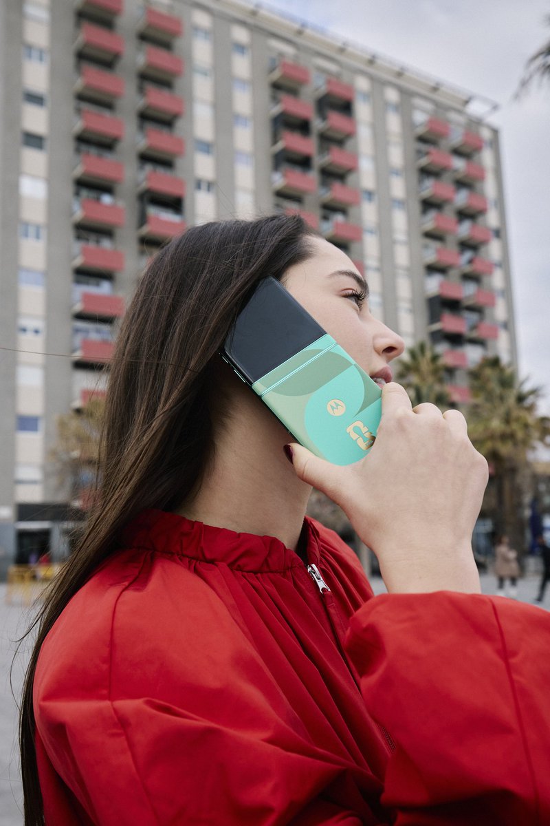 MotorolaCA's tweet photo. Iconic style meets the world’s biggest stage⚽🏆Get motorola razr FIFA World Cup 26™ Edition just in time for kickoff💚 #razr #MakeItIconic

Le style emblématique à la rencontre de la plus grande scène mondiale ⚽🏆Procurez-vous votre motorola razr édition de la Coupe du Monde de la FIFA 26🅪 juste à temps pour le coup d’envoi💚 #razr #MakeItIconic