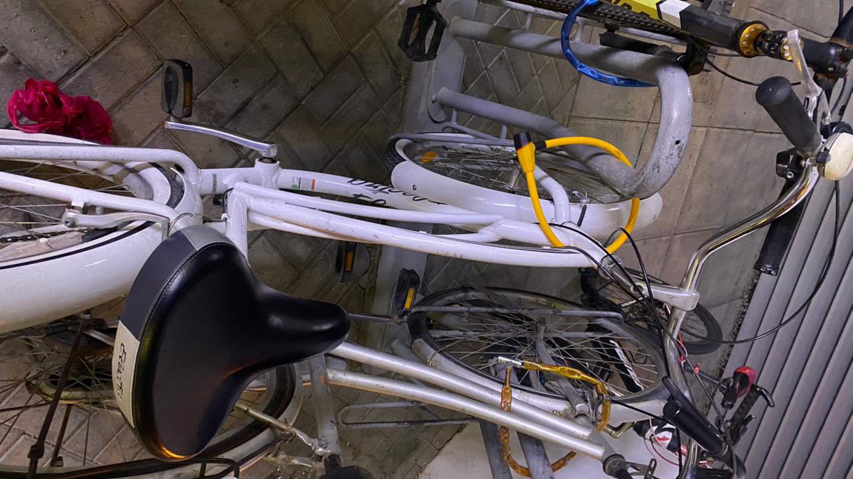 sammy25414's tweet photo. @rta_dubai @dubaimunicipality @DubaiPoliceHQ @emiratesauction 

My two bikes were taken from the Oud Metha Metro Station about 2 weeks ago, i left them locked there because i had to travel urgently

How can you help me regain them back Kindly
Thanks
#uae #proudofuae #safetyinuae https://t.co/1RaARYI2wB