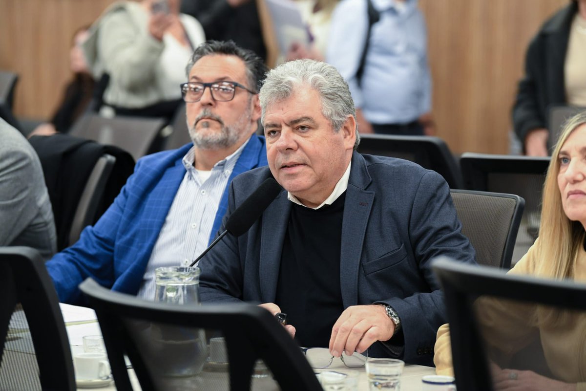 pablogfarias's tweet photo. Comisiones de Pymes y Comercio recibimos a representantes de la industria autopartista argentina.
El sector reclamó la prórroga al Régimen de Desarrollo y Fortalecimiento del Autopartismo Argentino, cuyo cese afectaría a una de las cadenas de valor más relevantes del país.
(1/2) https://t.co/TpPWjbprll