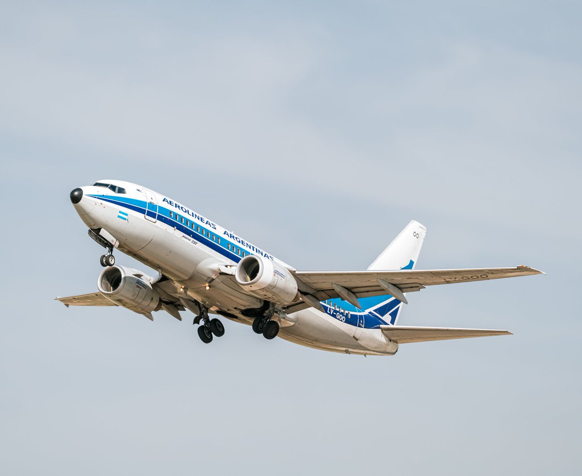 Rubio_lucass's tweet photo. ✈️Volvió el RETRO LV-GOO B737-700 
Despues de estar casi 4 meses inactivo en AEP.
Ahora se encuentra en servicio 💨 🛫

📍Aeroparque Jorge Newbery 

@Aerolineas_AR https://t.co/UNE7Mideb0