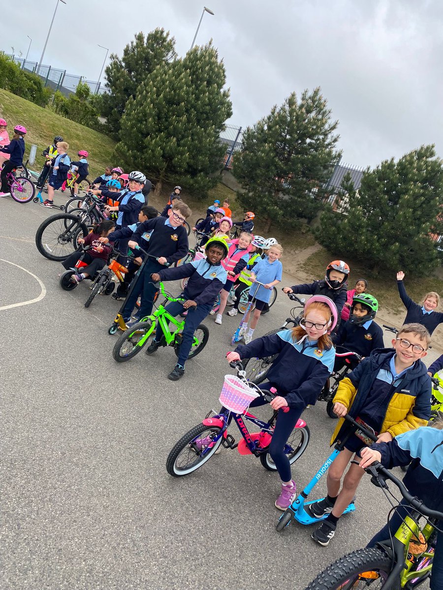 HolyJuni1's tweet photo. Over 100 children from First and Second classes cycled to school today! Well done to all! #bikeweek  #SeachtainNaRothar https://t.co/GSyVRgE7wP