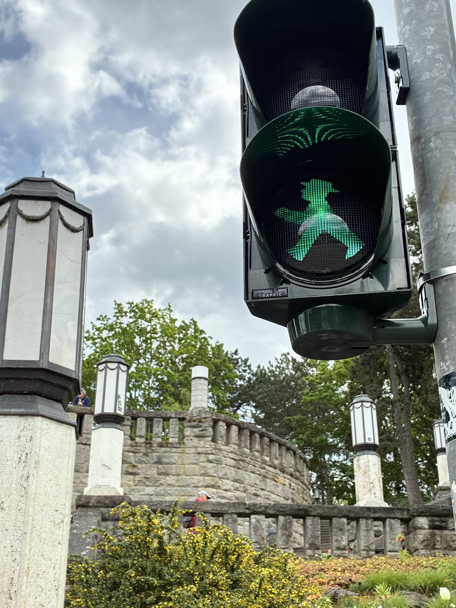 Kaffeesuechtig2's tweet photo. エアフルトで色々なアンペルマンを発見❣️
#Ampelmann https://t.co/jqK621Tsl5