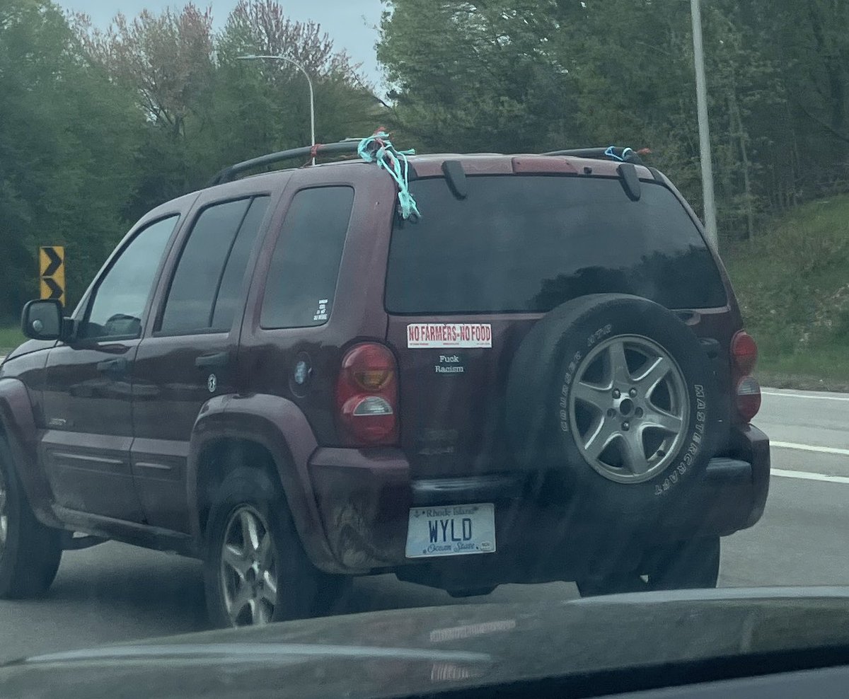 RI Vanity Plates tweet media