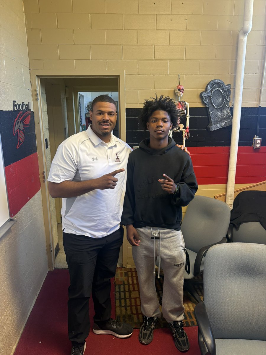 Isaiah_Foxx1's tweet photo. Thank You @CoachBaerHunter for coming by ! https://t.co/e4Eghg5iNG