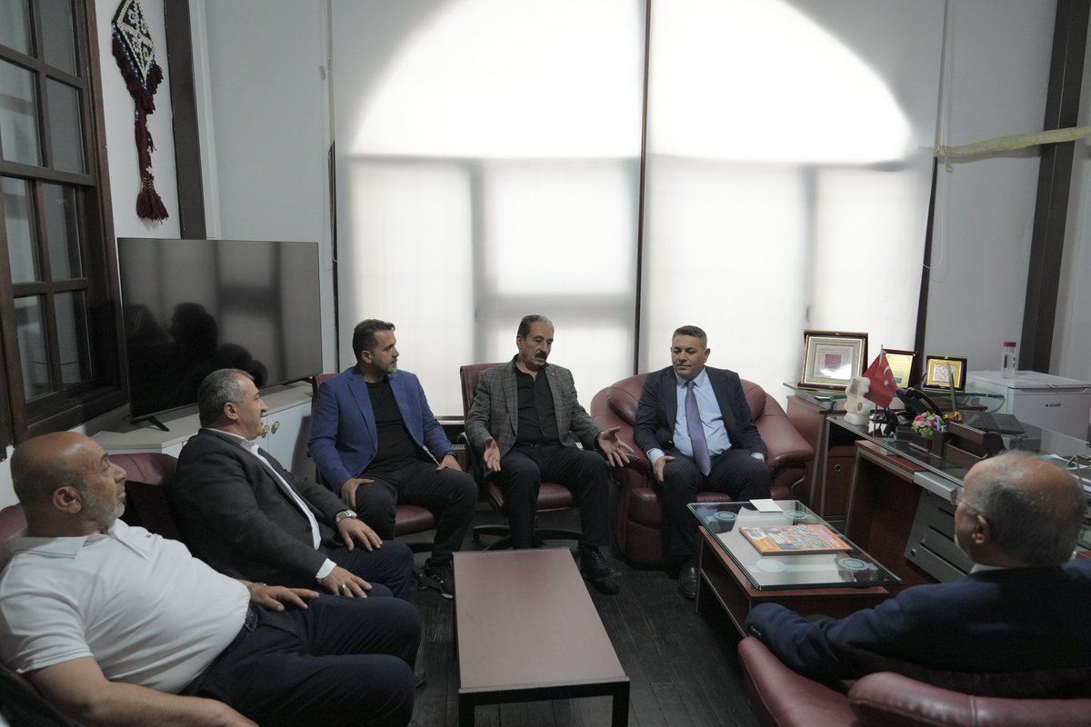 oasadikoglu's tweet photo. 🟩Malatya Esnaf ve Sanatkârlar Odaları Birliği Olağan Genel Kurulunda güven tazeleyen Şevket Keskin’i Yönetim Kurulu ve Meclis Üyelerimizle birlikte ziyaret ettik. Sayın Şevket Keskin ve yönetimini tebrik ediyor, yeni dönemde yapacakları çalışmalarda başarılar diliyorum. https://t.co/pMt60TsBDI