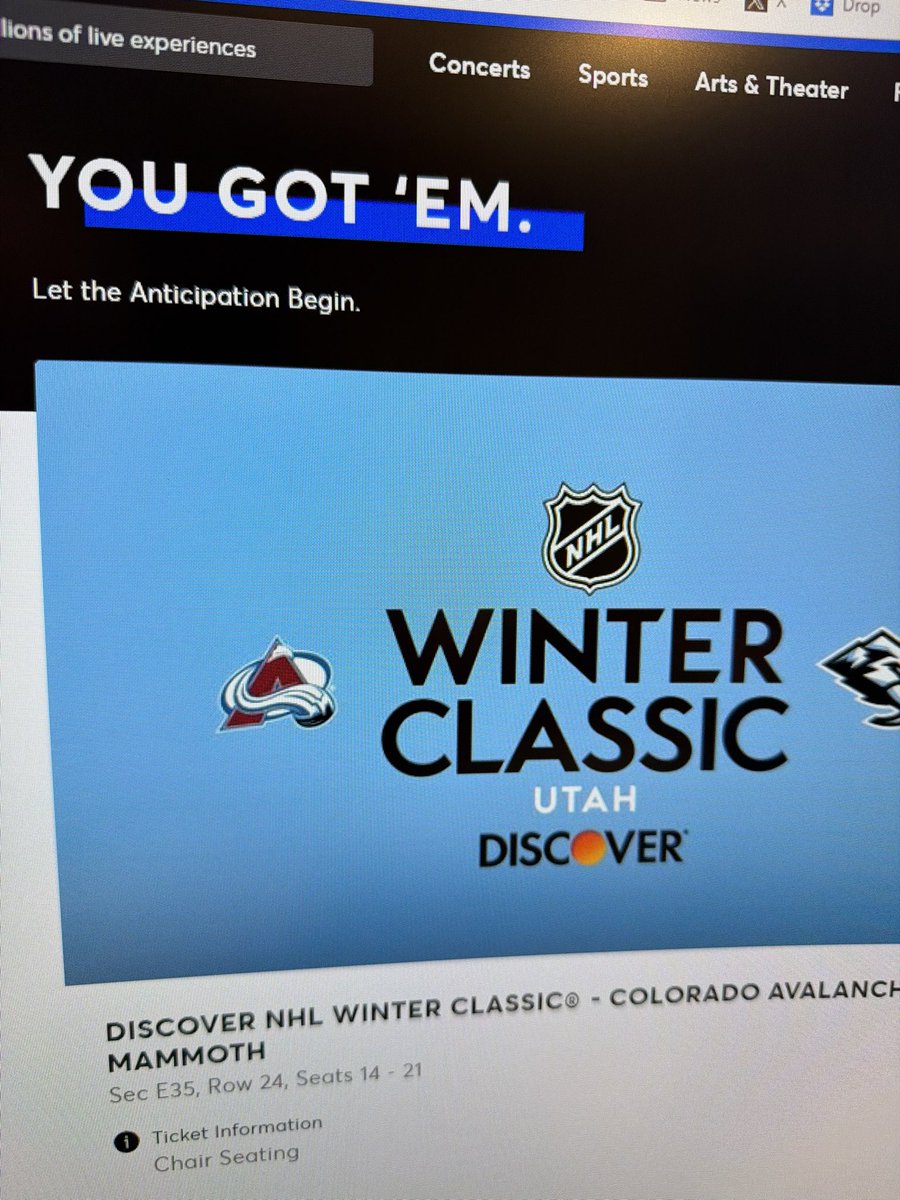 Madzone2000's tweet photo. Yay yay yay @utahmammoth #winterclassic @NHL https://t.co/wXdY0tVKyd
