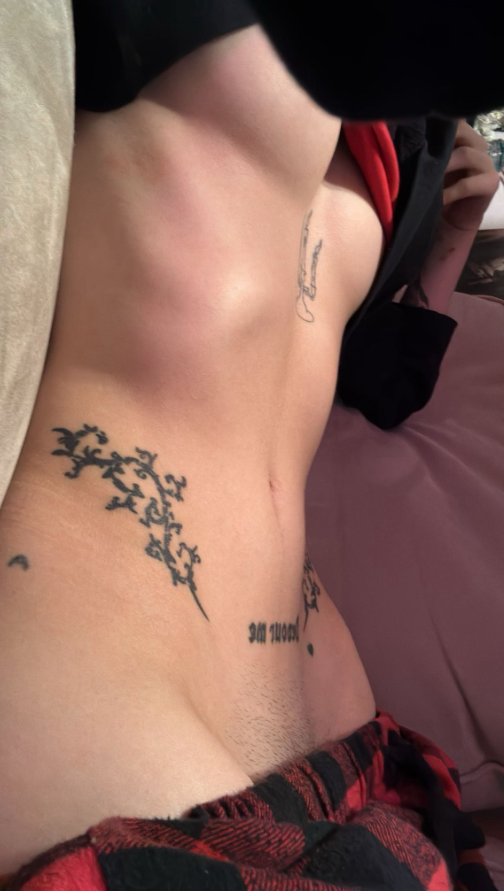Demyy_lay's tweet photo. @royallysunny im skinny too do you like ? https://t.co/VTZ7SWqjx9