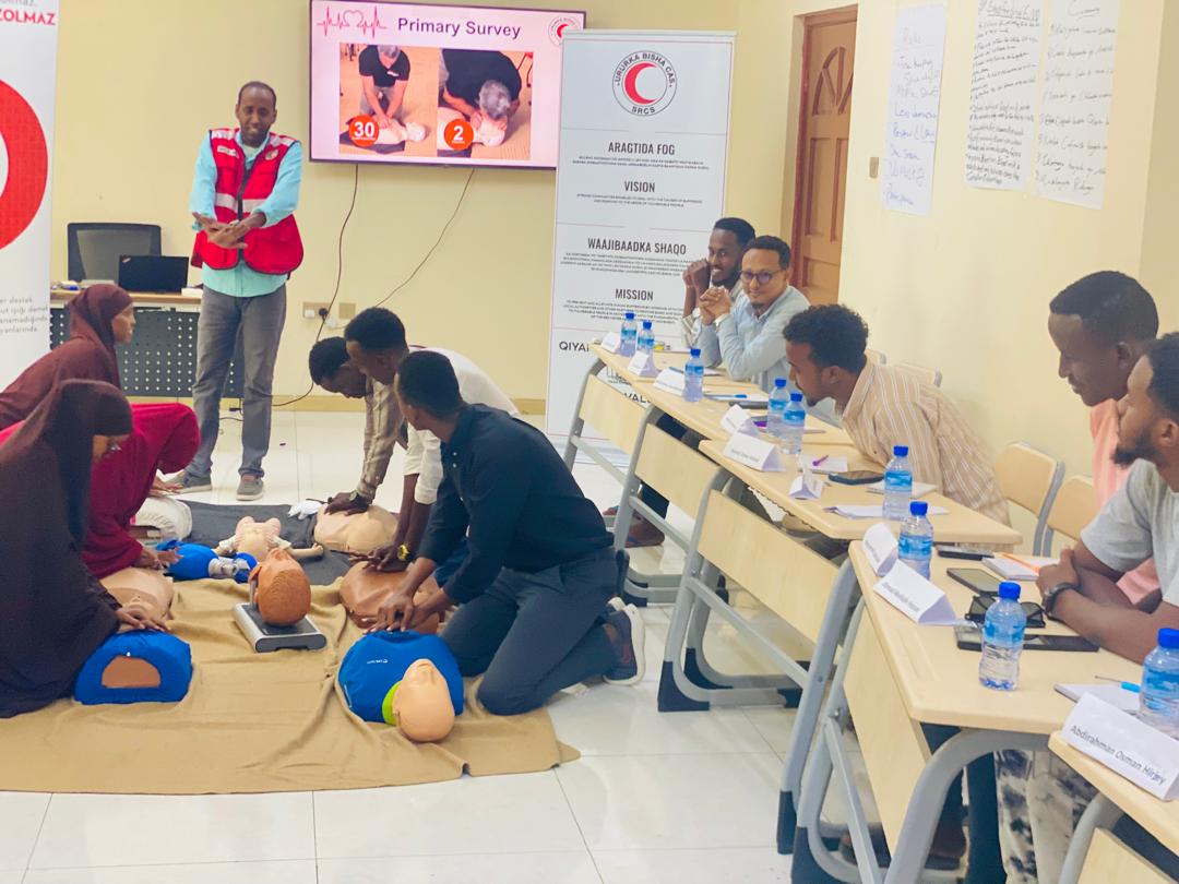 saveaheart_ar's tweet photo. 📢 Somalia 🇸🇴 | Mogadishu CPR training delivered as part of #ArabPulseWave SRCS Training Institute | Dec 25, 2025
@ArabResusC  @World_RAH 
#WorldRestartAHeart #SaveALifeArabia #معا_ننقذ_حياة https://t.co/h467Btcxjl
