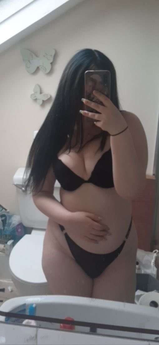 06Hannah04's tweet photo. Greek Goddess build? 👀

(You guys are getting spoilt today!) #nsfwtwt https://t.co/UuBqCnq4pK