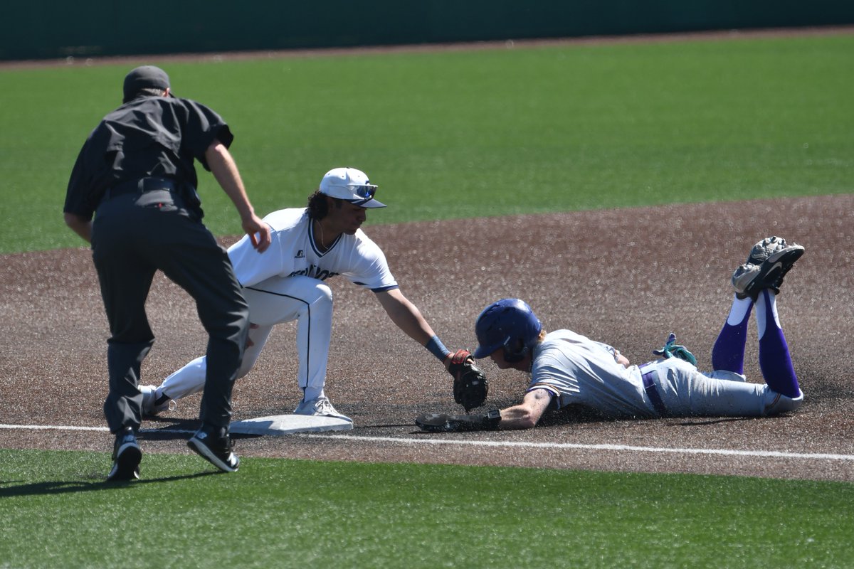 cunebulldogs's tweet photo. ⚾ | Bronx Lewis' fifth OF assist of the season resulted in a double play in the first (they didn't see the Mount Marty game). The Coyotes have a one-run lead.

🌟 NAIA OR 🌟

KWU 1, CUNE 0 | T3 https://t.co/hhq47i6kWb