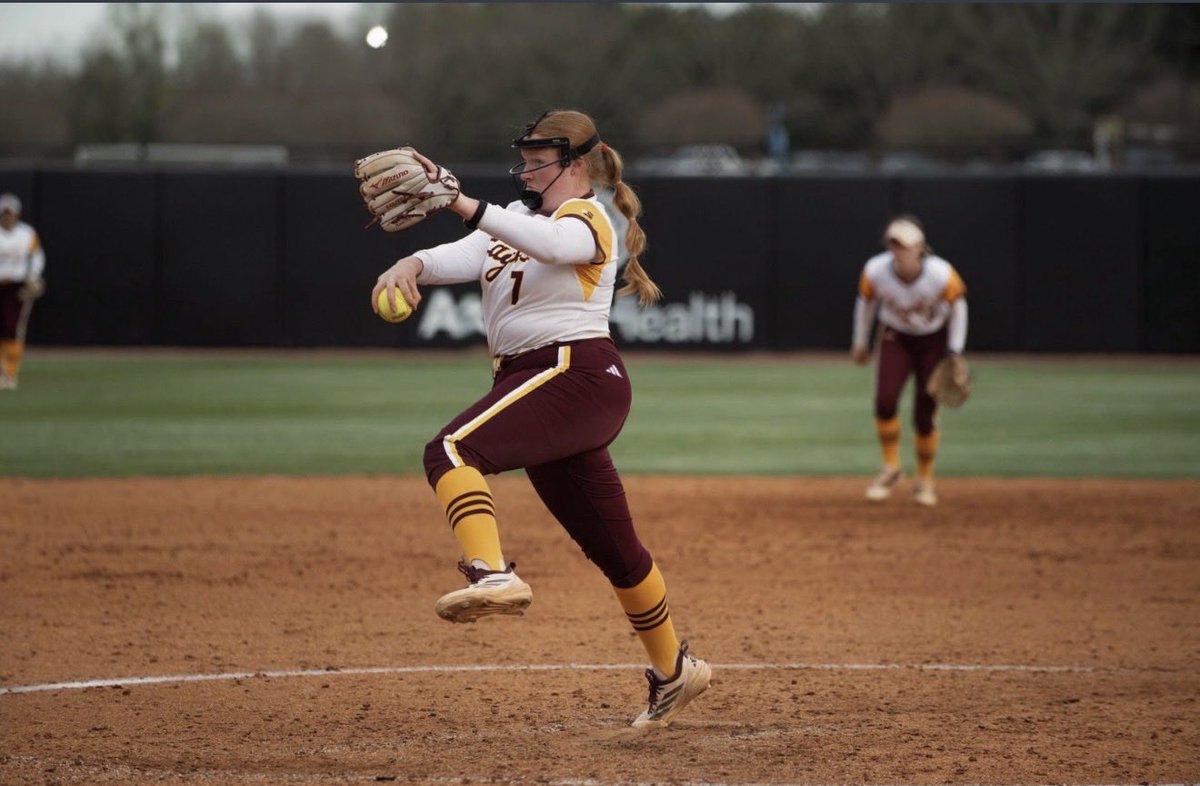 Khannon2025's tweet photo. I have had such a great time playing at Winthrop University my freshman year! 

After a lot of thought &amp; discussion, I have decided to enter the transfer portal. I am so excited for this next chapter of my career! 

2026 So.
P/INF 
3 years of eligibility 
@SoftballPortal https://t.co/HyR2NK90Fp