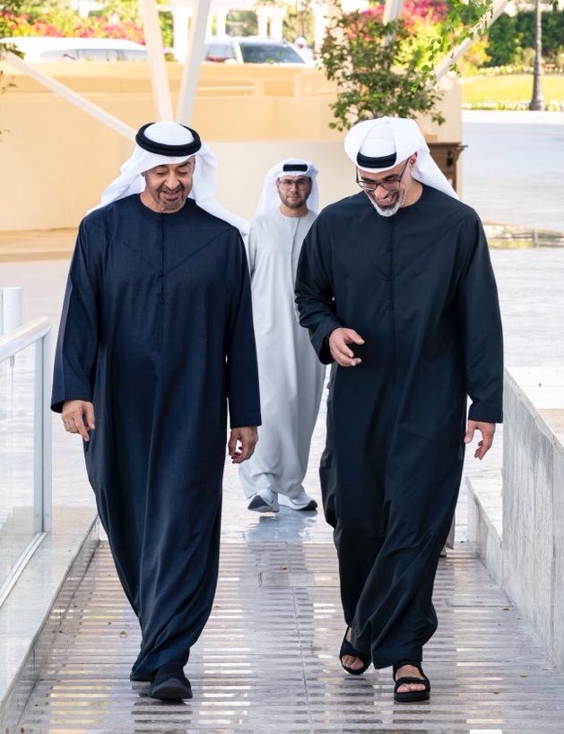 MohdTaqi11's tweet photo. عشت بو خالد على دنيا الوجود
رئيس الدولة صعود في صعود
يا الشجاع ابن الشجاع ابن الكريم
الله وخلقه على فعلك شهود https://t.co/SMO3y4CFIk