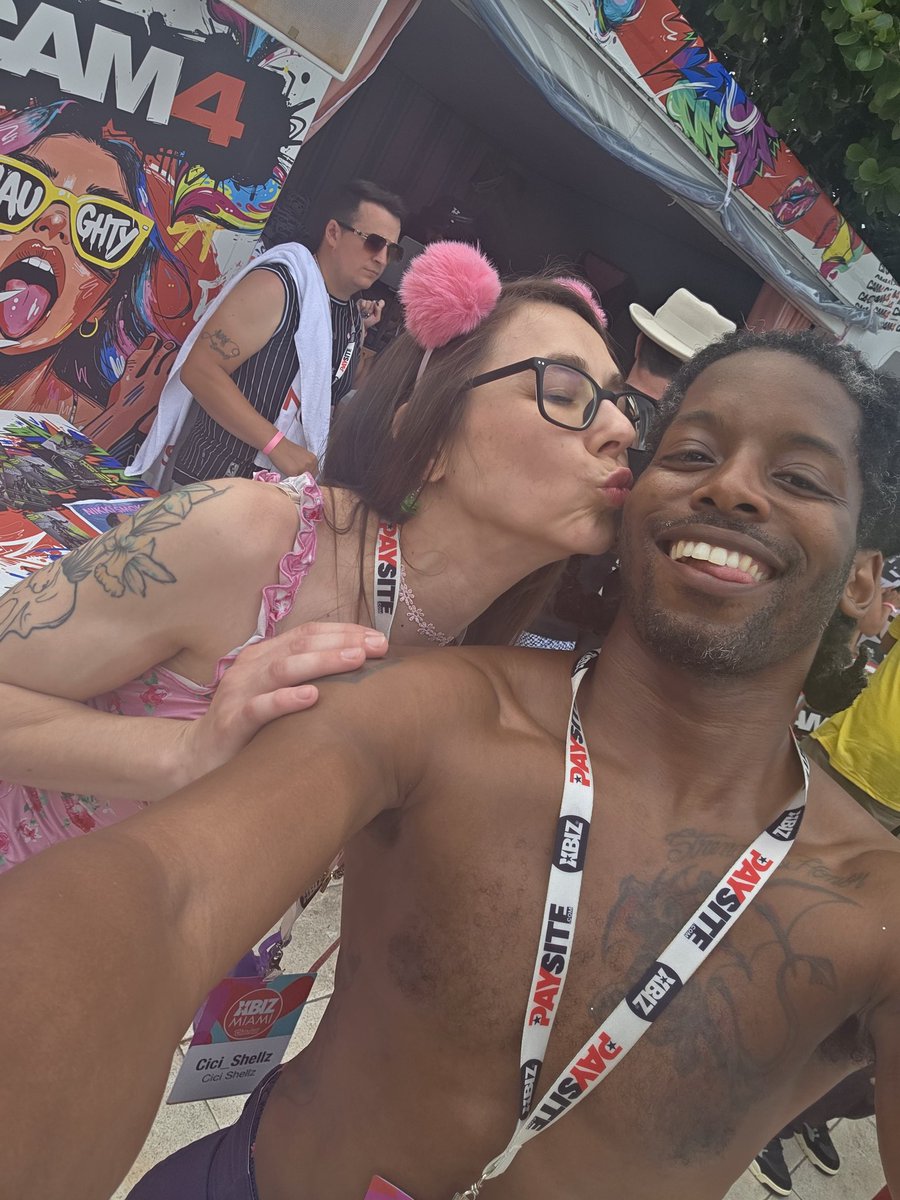 J Muncher @XBIZ Miami tweet media