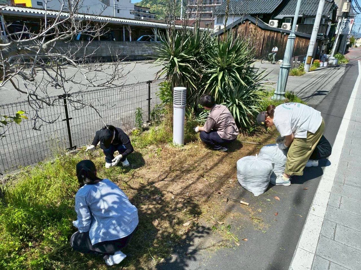 yamadai_src's tweet photo. 今回は山口大学・山口県立大学あわせて29名が参加しました✨️

参加してくれたみなさん、お疲れ様でした🍵

5月は「赤十字運動月間」です📢
SRCでは献血推進だけでなく、地域の力になれる活動にも積極的に取り組んでいきます❗️

 #山口大学学生赤十字奉仕団 
 #ボランティア
 #湯田温泉 https://t.co/vpDKt6SUdQ