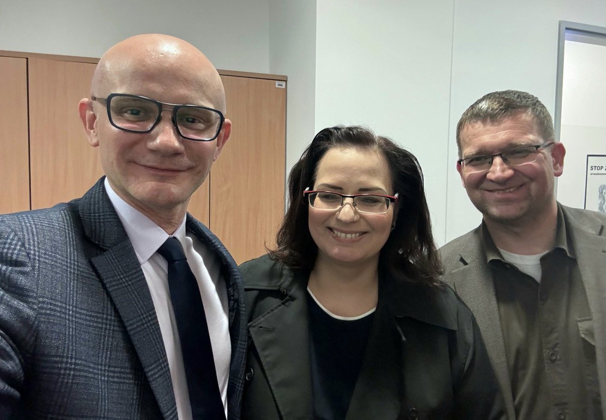 IwonaTryfon's tweet photo. Szanowni Państwo!
Po półtora roku wreszcie zwyciężyło prawo.
SD przy PG podzielił argumentację moich obrońców, moją, @StAdVocem i @sedziowierp, których dopuszczono w charakterze amicus curiae.

Dziękuję bardzo za pomoc i wsparcie! 
A @OrdoIuris
za modlitwę!
Wracam! 😊 

🧵 https://t.co/mlJbot7jvZ