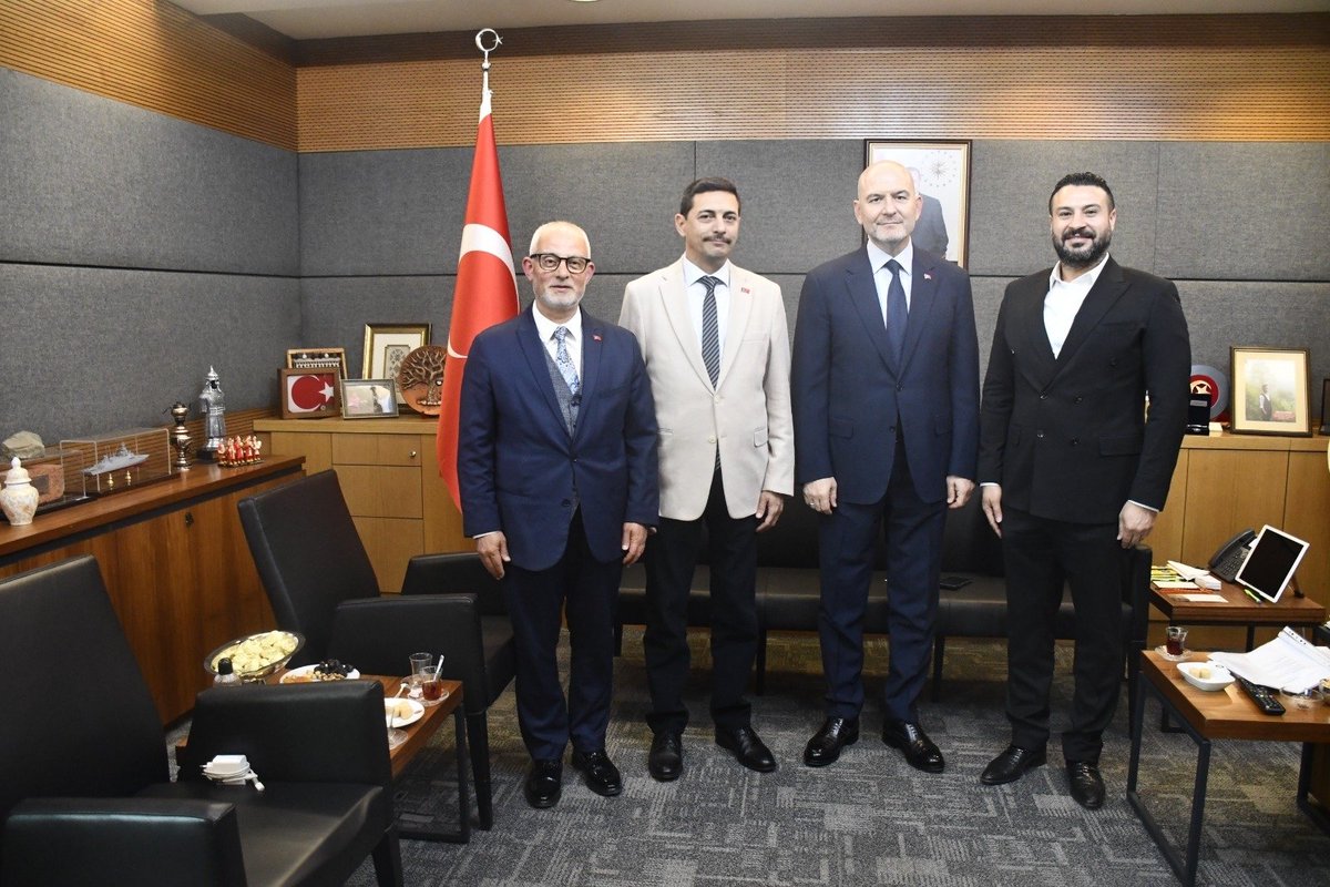sinargunhan's tweet photo. TBMM İçişleri Komisyonu Başkanı, İstanbul Milletvekili ve önceki dönem İçişleri Bakanımız     Sayın Süleyman Soylu'yu ziyaret ettik.

Sayın Bakanımız ile esnaf teşkilatımızın sorunları ve çözüm önerilerimiz hakkında istişare ettik.

Nazik kabulleri, misafirperverlikleri ve destekleri için bir kez daha teşekkür ediyorum. 
@suleymansoylu