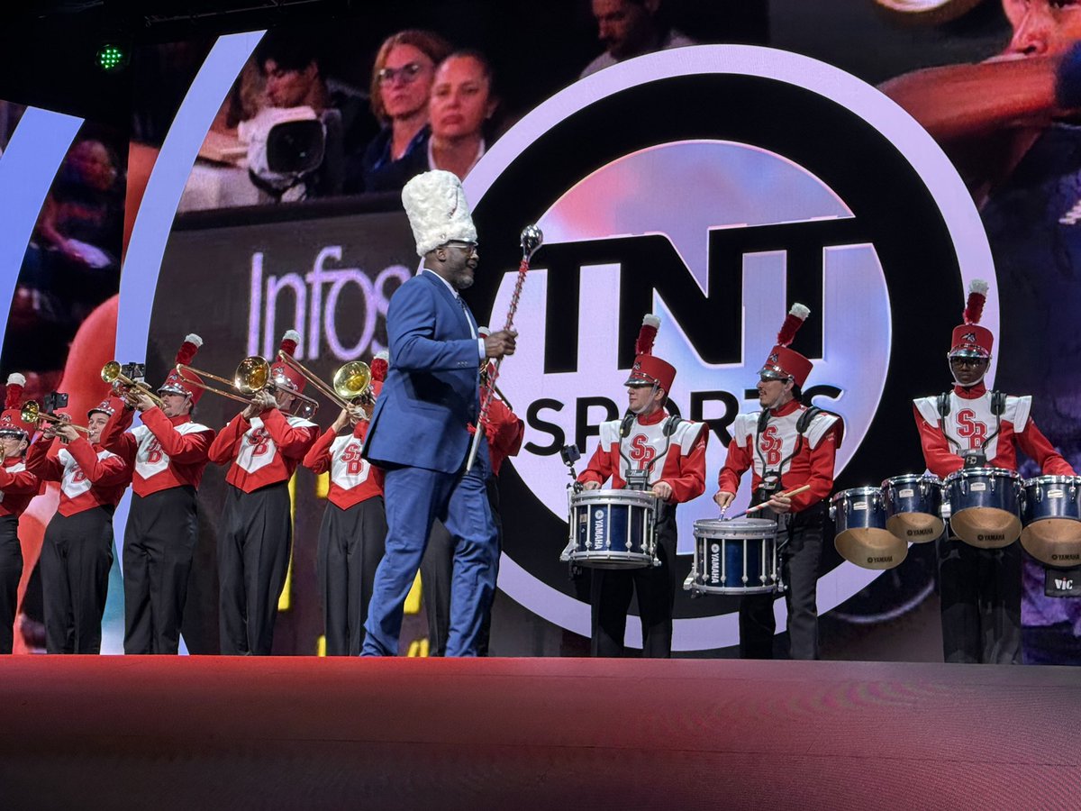 gmanolatos's tweet photo. Another awesome WBD Upfront in the books. Well done by @AdamLefkoe hosting the TNT Sports section with @SHAQ and the @stonybrooku marching band also in the house! #WBDUpfront https://t.co/zRC9syj0EO