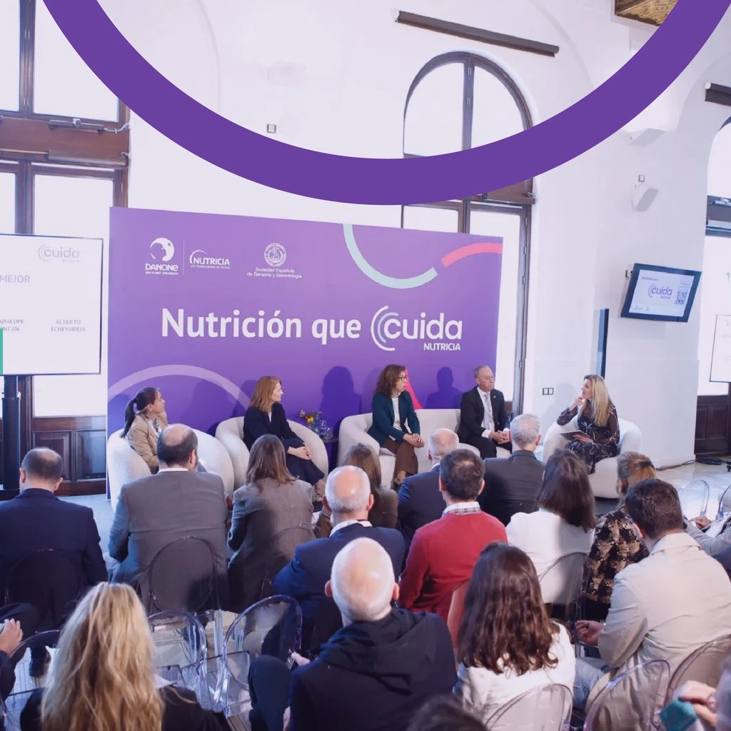 Nutricia_es's tweet photo. 🟣 Cuidar ya no es solo una tarea: es una responsabilidad compartida. 

Hoy presentamos Cuida, una iniciativa que integra la nutrición en el modelo de cuidados. 

📊 El contexto lo exige: 

• Casi 10 millones de personas son mayores de 65 años en España 
• 15,9 millones lo serán en 2045 
• La DRE afecta a 1 de cada 4 pacientes hospitalizados 

🤝 Lo impulsamos junto a la SEGG y con voces clave del sistema sanitario y social. 

💬 Con un objetivo común: evolucionar juntos hacia un cuidado más humano, más integral y mejor nutrido. 

Porque en una sociedad que vive más, necesitamos cuidar mejor.  

#NuevaLongevidad #Nutricia #CORPORATE #NutriciónClínica #EstarAhí #Cuida