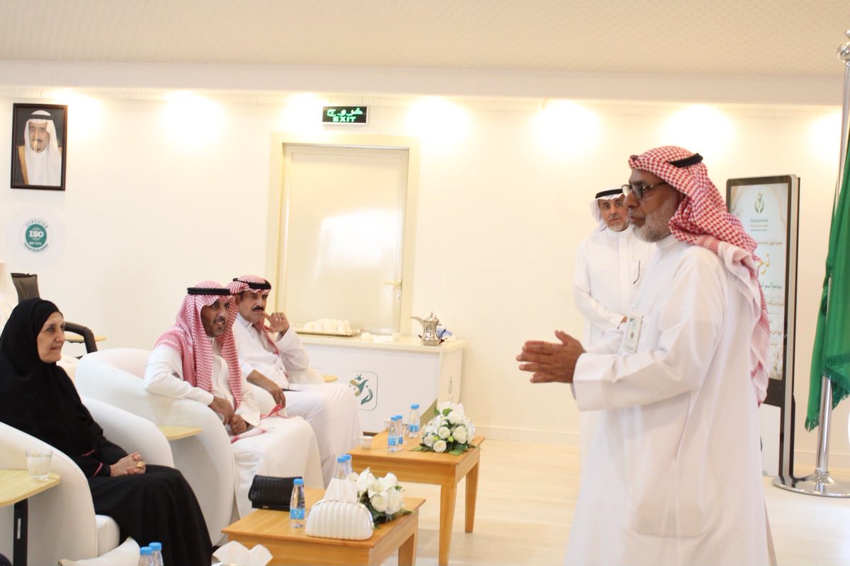 EmarahAlQassim's tweet photo. صاحبة السمو الملكي الأميرة هيفاء بنت فيصل بن عبدالعزيز ، تزور جمعية بلسم لدعم مرضى السرطان ببريدة وجمعية طهور لمساندة مرضى السرطان بعنيزة ، وتتطلع على برامجها وأنشطتها لخدمة المرضى . https://t.co/btnMedMmxa