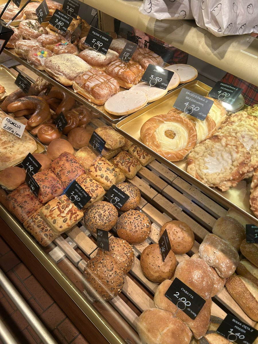 anodyvous's tweet photo. setujuu i love poland! felt so much safer here than in germany idk why, negaranya bersihh, harga roti start from 10rban ajaa, groceries murah2. 2 bulan disana tinggalnya pindah pindah mulai dari kota besar sampe ke pedesaan :] i miss poland so bad https://t.co/1GnA1uoHAq
