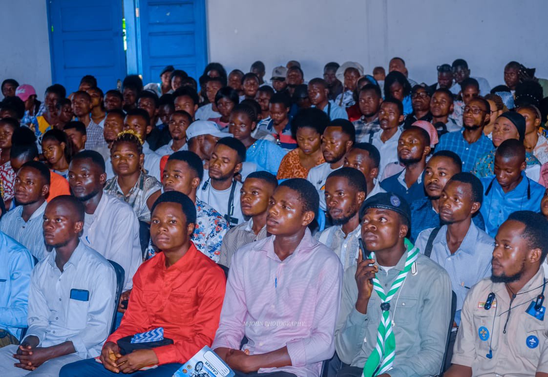 Ronaldo_Mayumbu's tweet photo. À Kananga, le lancement de la formation de 300 jeunes sélectionnés s’inscrit dans la mise en œuvre du Plan d’Action 2026 du @CnjRDC , axe entrepreneuriat et emploi des jeunes 🇨🇩

Cette initiative est conduite avec l’implication du CNJ, du CPJ Kasaï Central et des autorités provinciales, dans une dynamique collective en faveur de l’autonomisation de la jeunesse congolaise.

Je salue l’engagement de toutes les parties prenantes mobilisées sur le terrain pour la réussite de cette activité.

Remerciements au @fspeej_RDC pour son accompagnement, ainsi qu’à la Fondation DIBA, partenaire engagé dans cette dynamique, et à @anadecrdc1  pour sa participation.

Mention spéciale au Coach Gabriel Lomengo Shango pour son travail de terrain et son implication.

Nous poursuivons  la préparation des jeunes afin qu’ils puissent saisir pleinement les opportunités du Programme Présidentiel « Debout Jeune Congolais », dont le lancement est annoncé pour le 30 juin à Kinshasa.

Ensemble, nous avançons vers une jeunesse formée, prête et actrice du développement national.

#programmepresidentiel
#entrepreneuriat
#CnjRdc
