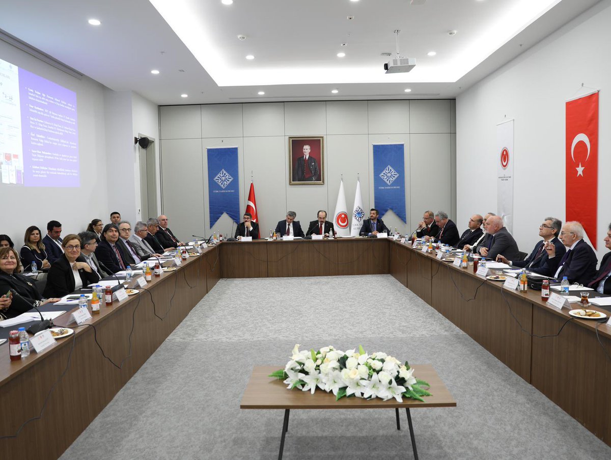 İzmir Demokrasi Üniversitesi tweet media