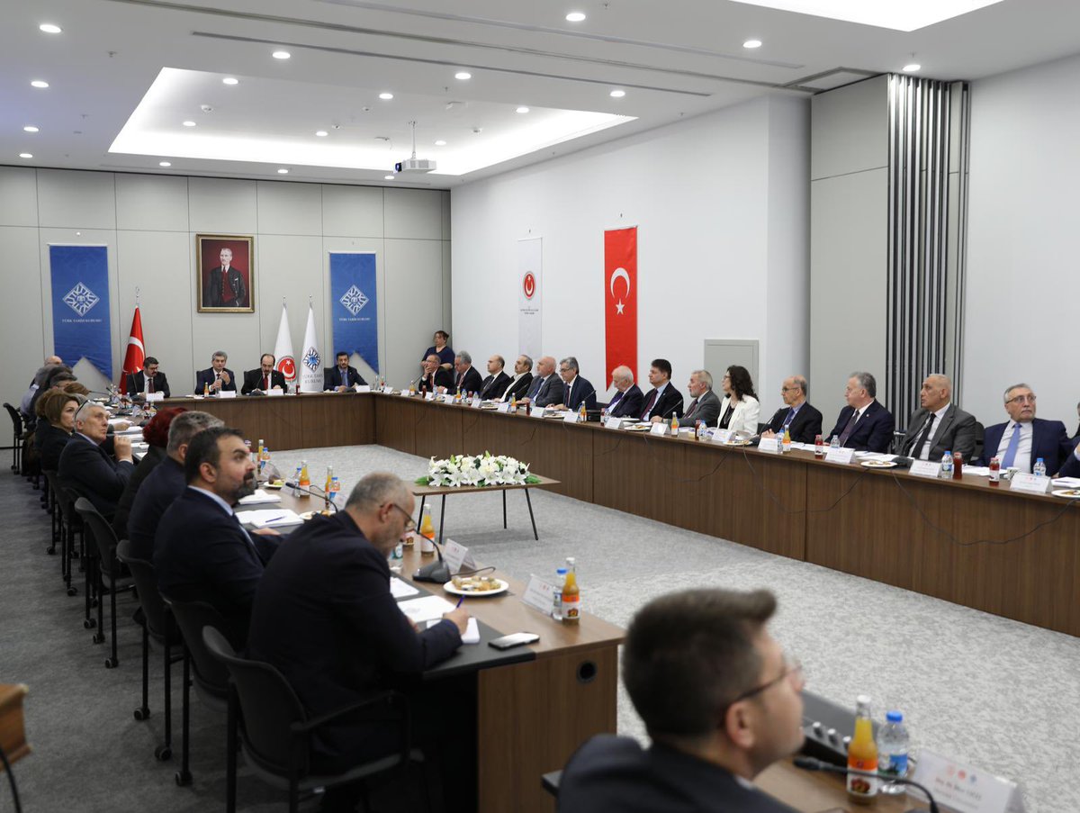 İzmir Demokrasi Üniversitesi tweet media