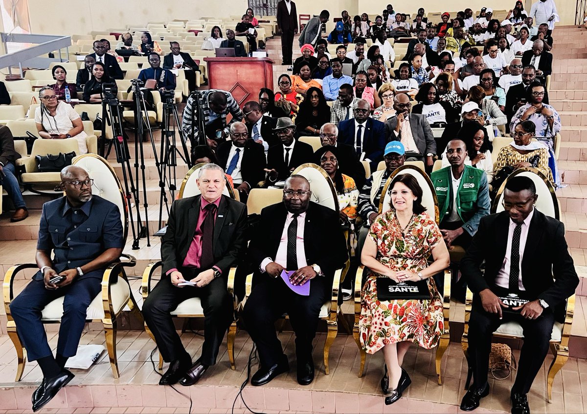 UNFPAGabon's tweet photo. En marge de la célébration en différé de la Journée mondiale de la santé, ce mercredi 13 mai 2026, la RR de l’UNFPA, le Dr Leila Joudane a fait la rencontre du Dr Thaddée Ndikumana, Représentant spécial régional du Directeur général pour l’Afrique centrale de l’Africa CDC. https://t.co/FxYpu5Vv64