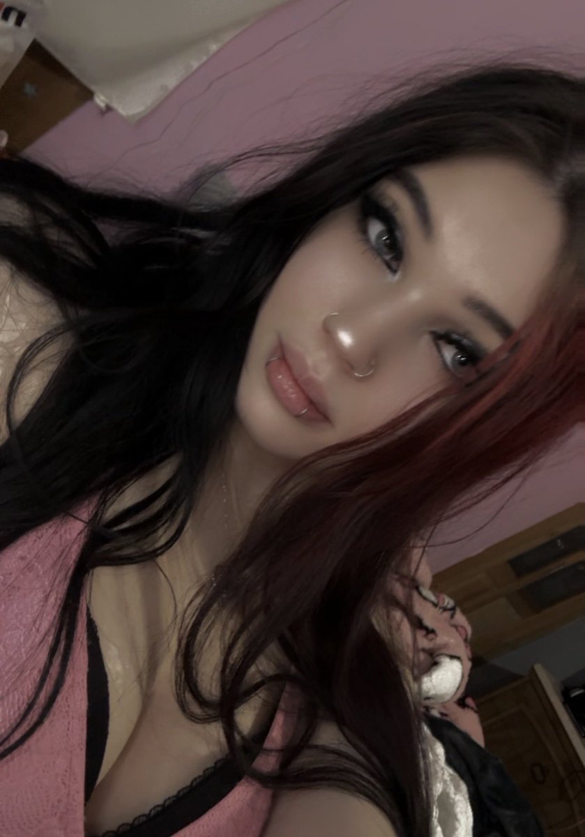 emo mommy 🖤 tweet media