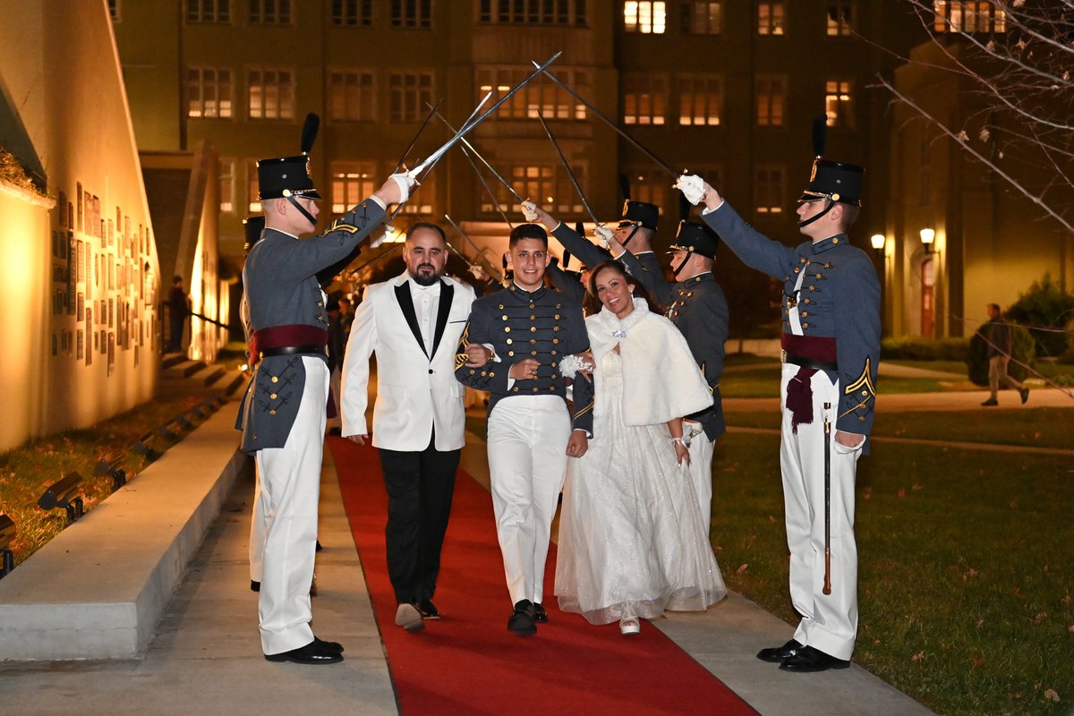 VMI1839's tweet photo. Flashback to when the Class of ’26 made it official with VMI at Ring Figure.
#VMI #RingFigure https://t.co/r8WHjQtnfK