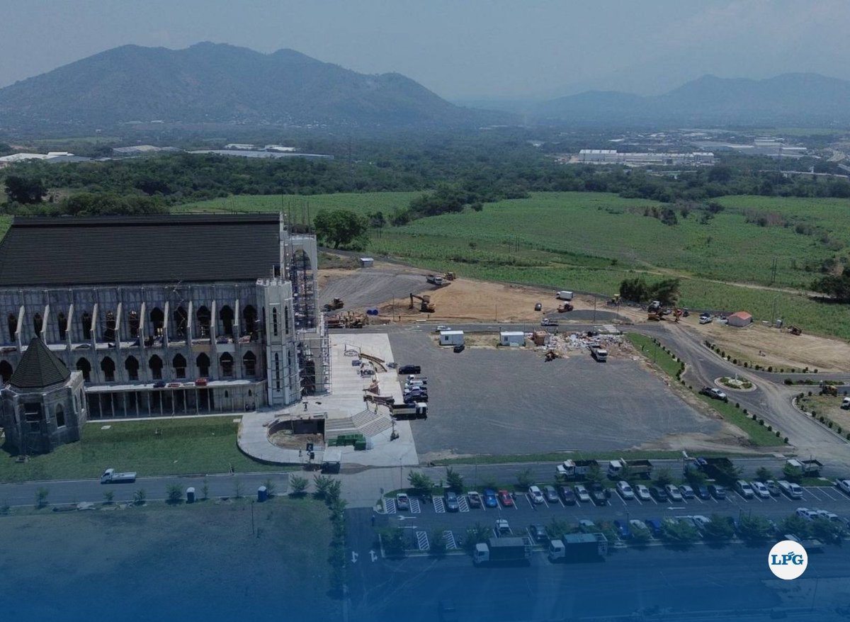 prensagrafica's tweet photo. Este miércoles, los Heraldos del Evangelio dedicarán la iglesia Nuestra Señora de Fátima a las 5:00 p.m. en el kilómetro 8, bulevar Constitución. Cada 13 de mayo se conmemoran las apariciones de la Virgen de Fátima en Portugal. En El Salvador, se construye un nuevo santuario para ir a venerar a la Virgen.  Fotos: LPG/Michael Huezo.