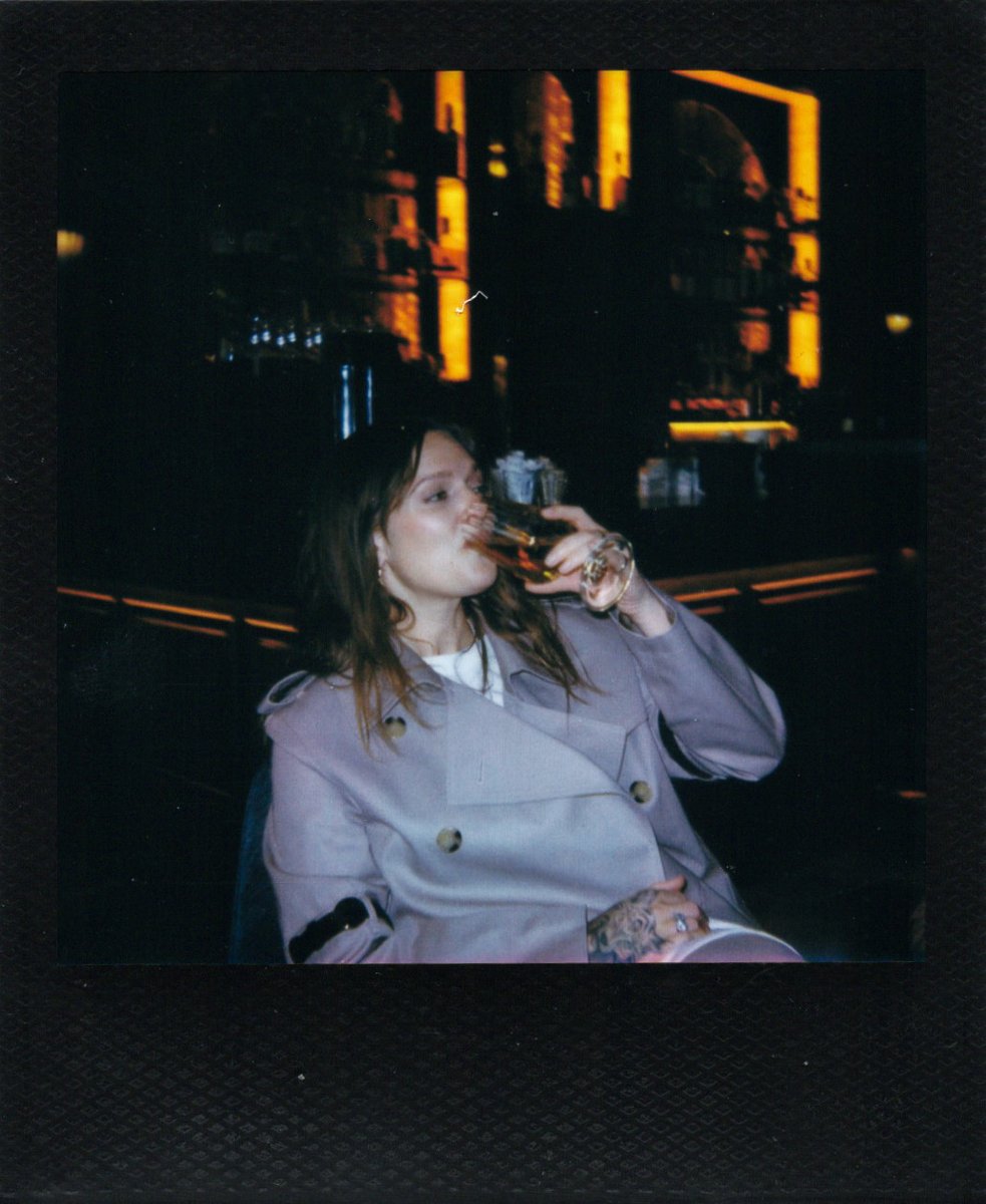 ToveLo's tweet photo. joining the I'm your girl right? premiere chat now. come party 🍸

https://t.co/olRYsHLxdx https://t.co/wopCEgbKKL