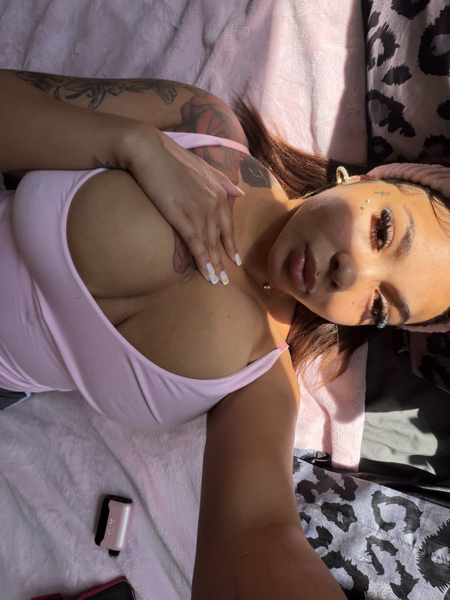 Pynkk__'s tweet photo. Laying in bed.. waiting for you baby😘

https://t.co/GjdE8znood https://t.co/WvbklLEOHu