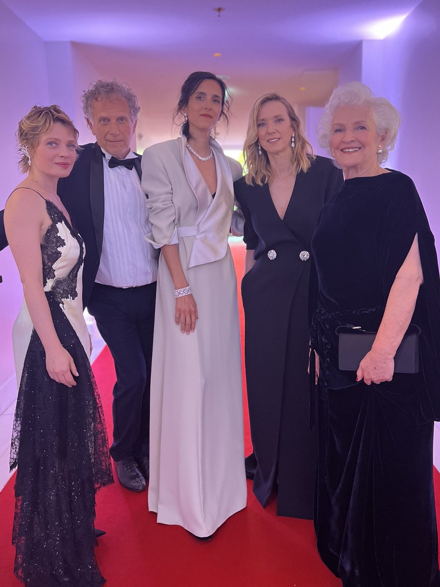 panciutello's tweet photo. UNE VIE DE FEMME de Charline Bourgeois-Tacquet foule les marches de la Compétition ce soir au Festival de Cannes. Avec Léa Drucker, Mélanie Thierry, Charles Berling, Marie-Christine Barrault… En salles le 9 septembre. https://t.co/g41FccXnwV