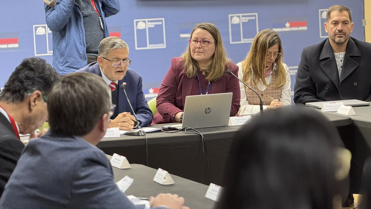 imvalenzuela's tweet photo. Junto a alcaldes de 
@AmuchChile @AChMChile y @AMUR_CHILE participamos en reuniones de trabajo para abordar los desafíos de la Atención Primaria y la gestión comunal 🇨🇱

Hoy las comunas necesitamos más coordinación, recursos y apoyo concreto, porque los municipios somos la primera línea frente a las necesidades reales de las familias.

#ColinaSomosTodos